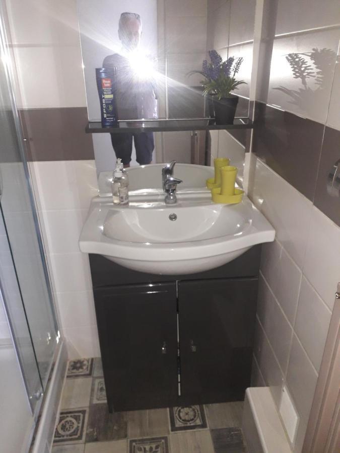Residence D'Anjou - Grand Studio Avec Balcon Et Parking Privatif Perpignan Bagian luar foto
